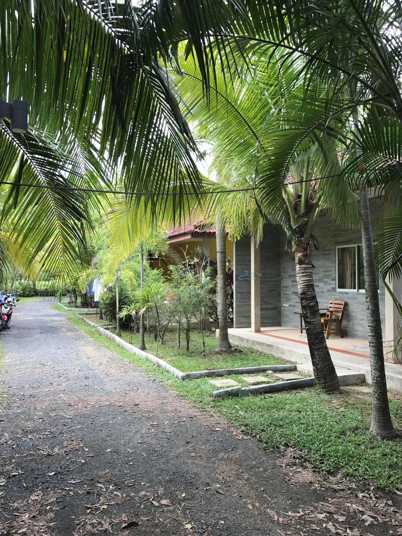 Coconut Bungalow Hotel Nai Yang Beach Exterior foto