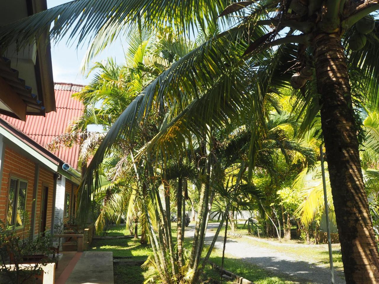 Coconut Bungalow Hotel Nai Yang Beach Exterior foto