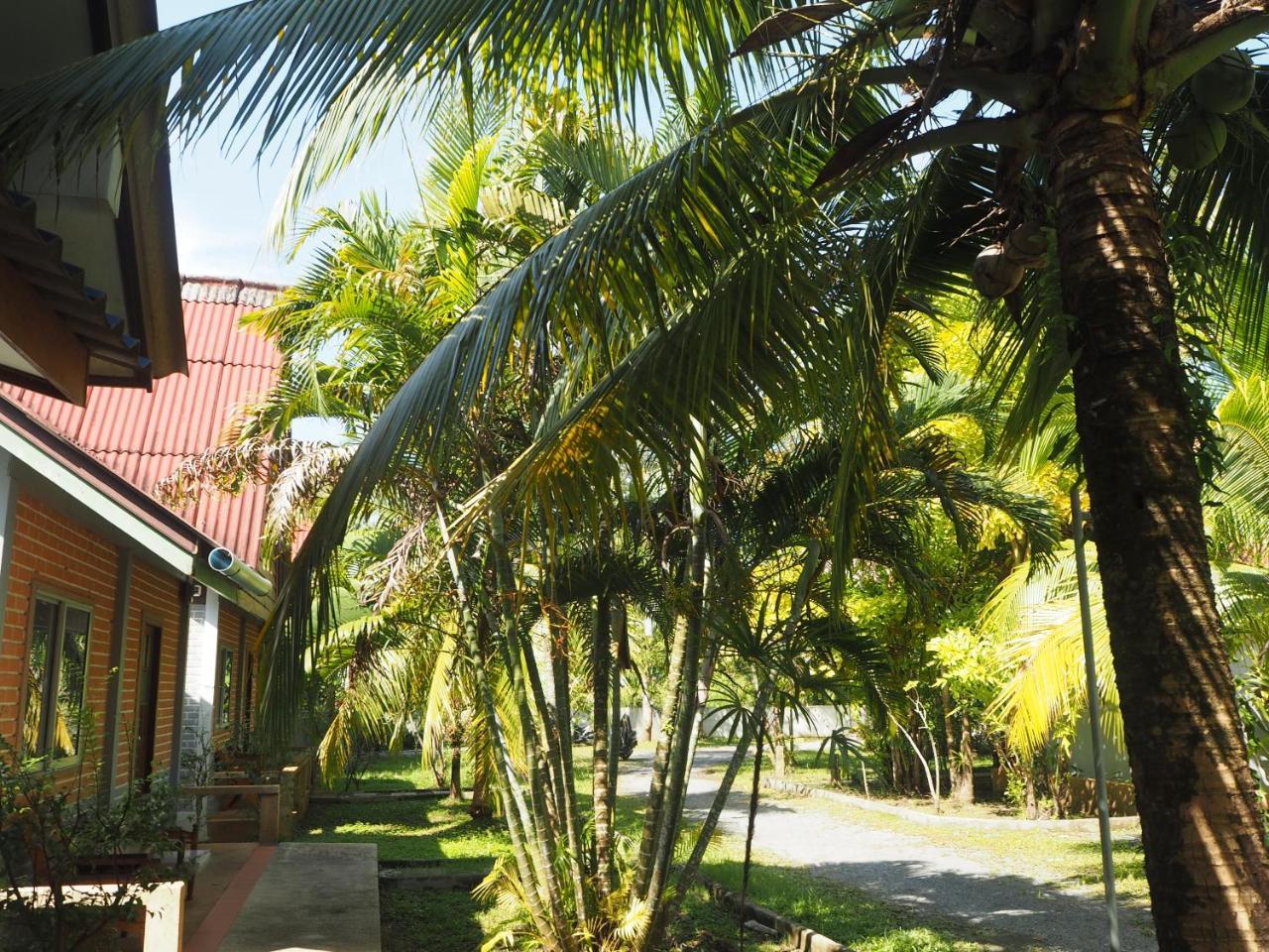 Coconut Bungalow Nai Yang Beach Exterior foto