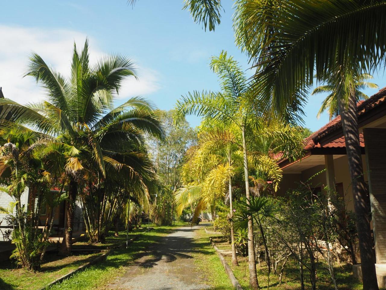 Coconut Bungalow Hotel Nai Yang Beach Exterior foto