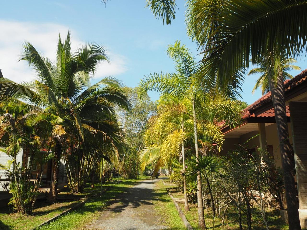 Coconut Bungalow Nai Yang Beach Exterior foto