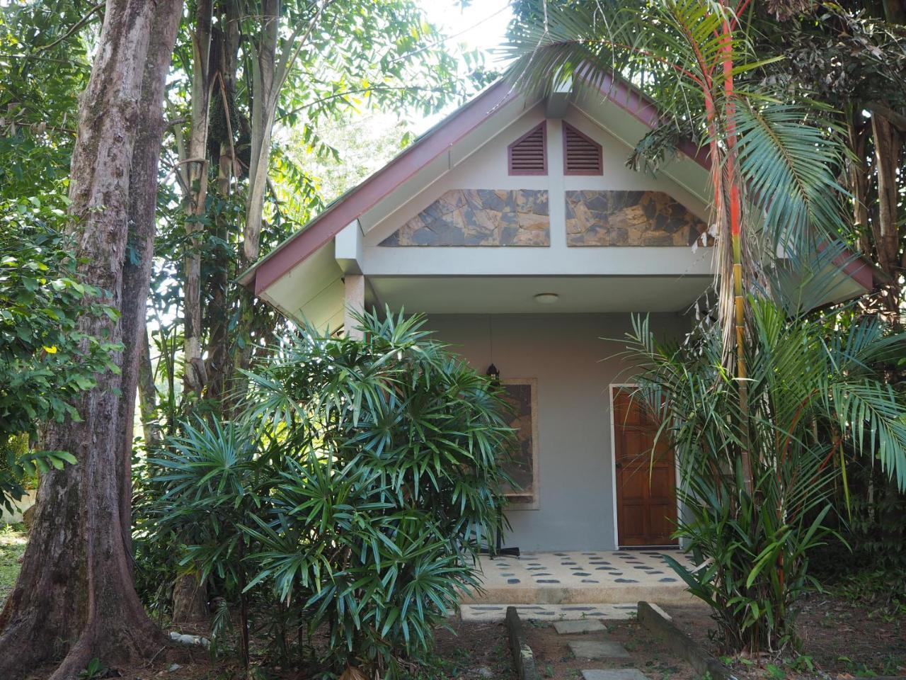 Coconut Bungalow Hotel Nai Yang Beach Exterior foto